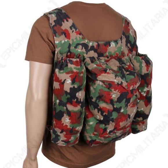 Swiss alpenflage M74-75 Camo Rucksack Bag Holds 20-25 Liters Gorpcore Travel - Picture 1 of 16